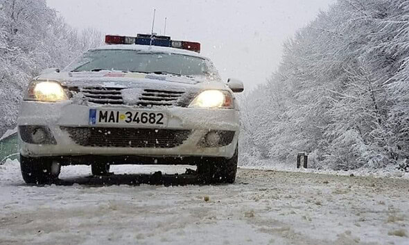masina politie, iarna