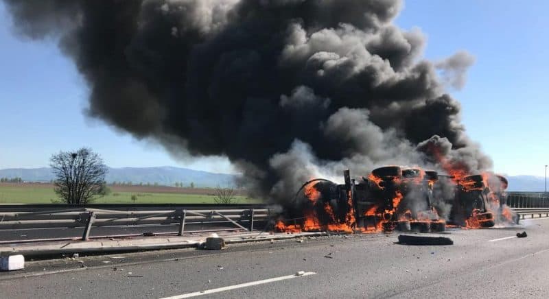 cisterna foc autostrada