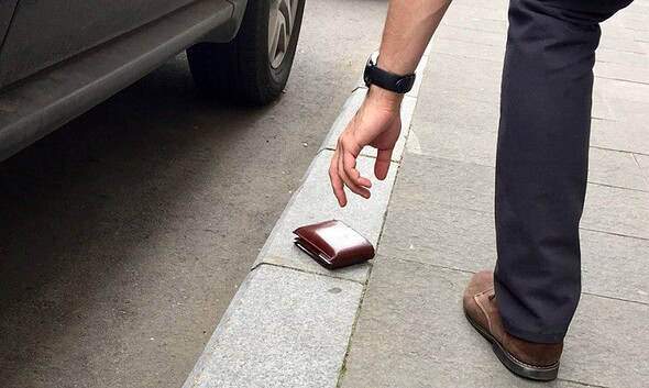 portofel gasit pe strada