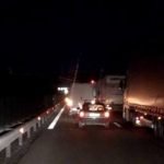 autostrada noaptea trafic blocat