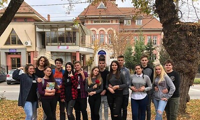 balul bobocilor economic