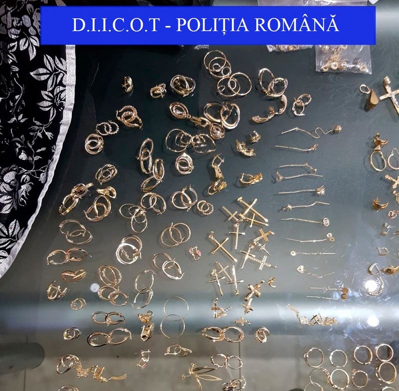 bijuterii aur politia romana