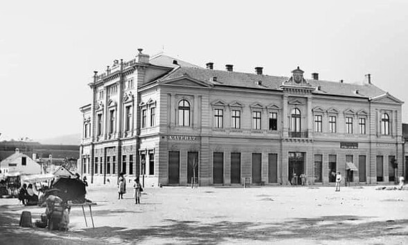 afis expozitie hotel apulum