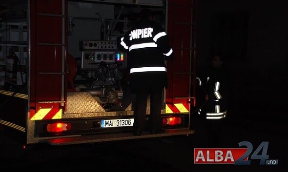 pompieri-isu-incendiu-noaptea_7