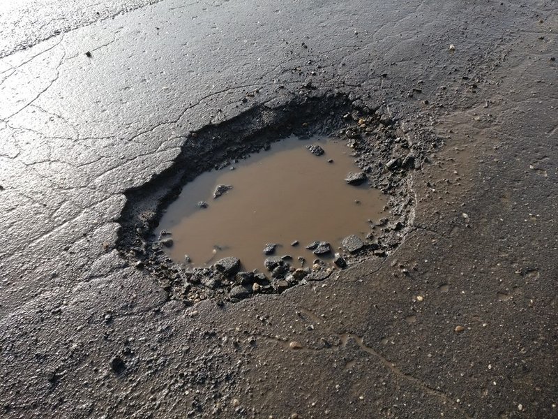 gaura in asfalt