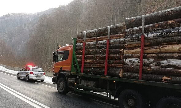 lemne masina politia