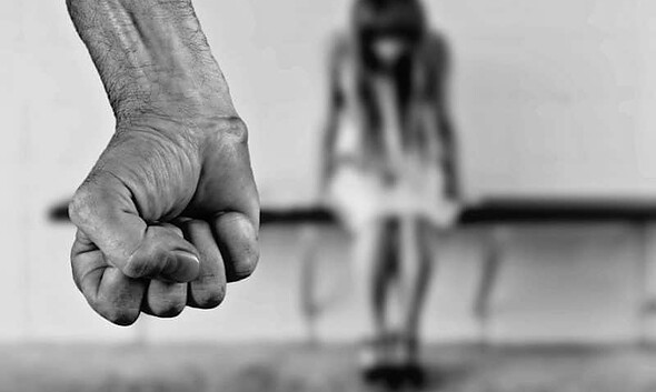 violenta femeie familie