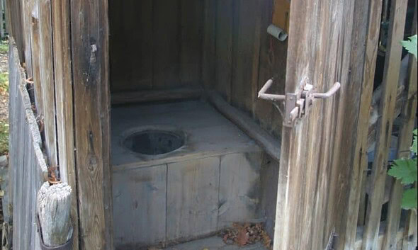 toaleta wc curte latrina