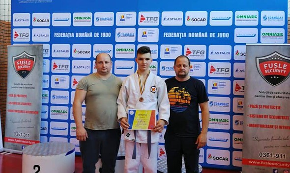 Sibisan, antrenorii Dinu