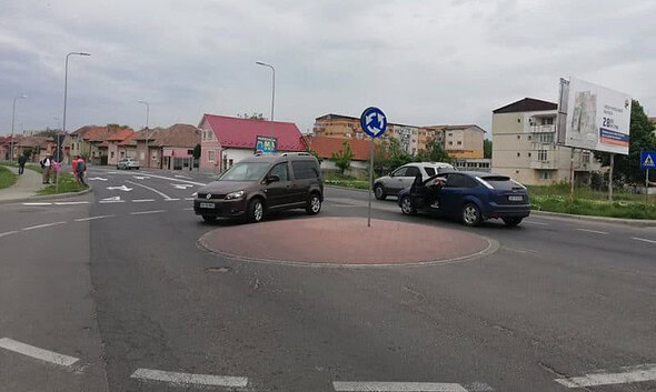 accident giratoriu