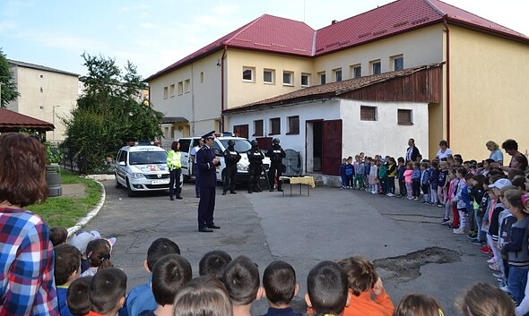 lectii politie scoli