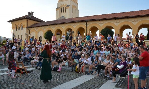 spectacol teatru skepsis aer liber poarta IV