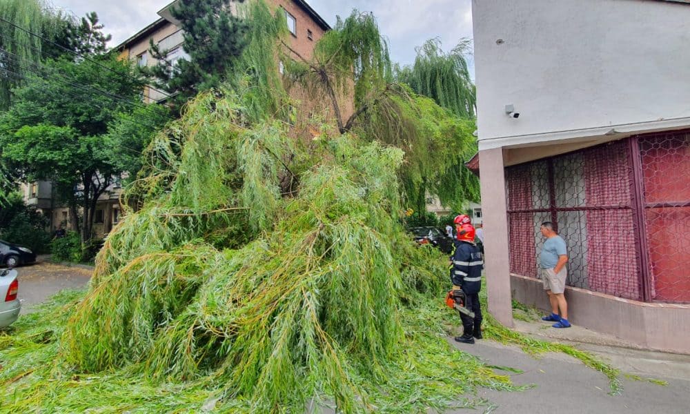 FOTO VIDEO COD ROȘU BILANȚUL vijeliei care a lovit Alba Iulia