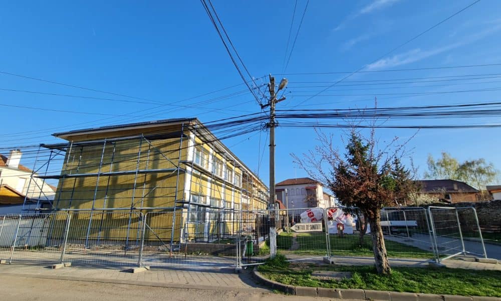 Δελτίο τύπου: Οι εργασίες εκσυγχρονισμού του κέντρου υγείας του Sebeș, στο ημερολόγιο.  Το κάλυμμα έχει αντικατασταθεί
