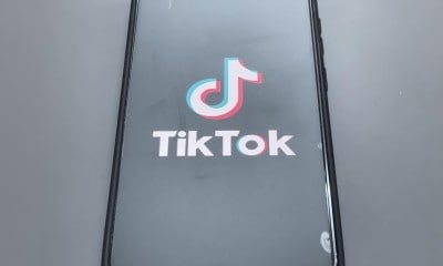 Câte ore stă un român pe TikTok