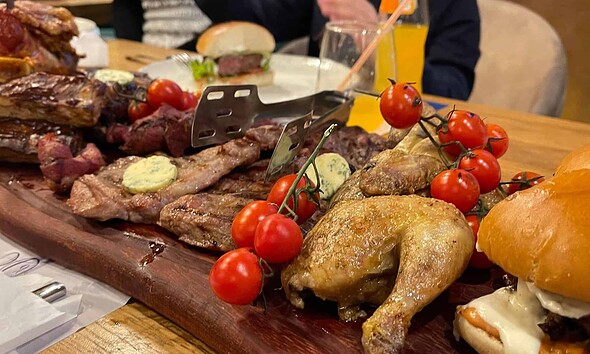 masă bogata mancare