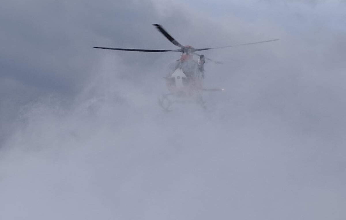 Mai mulți participanți la „Transilvania 100” au alunecat pe gheață și au căzut în zone accidentate. Intervenție complexă a DSU