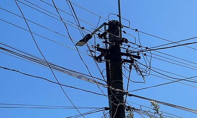 stalp curent cabluri electrice electricitate