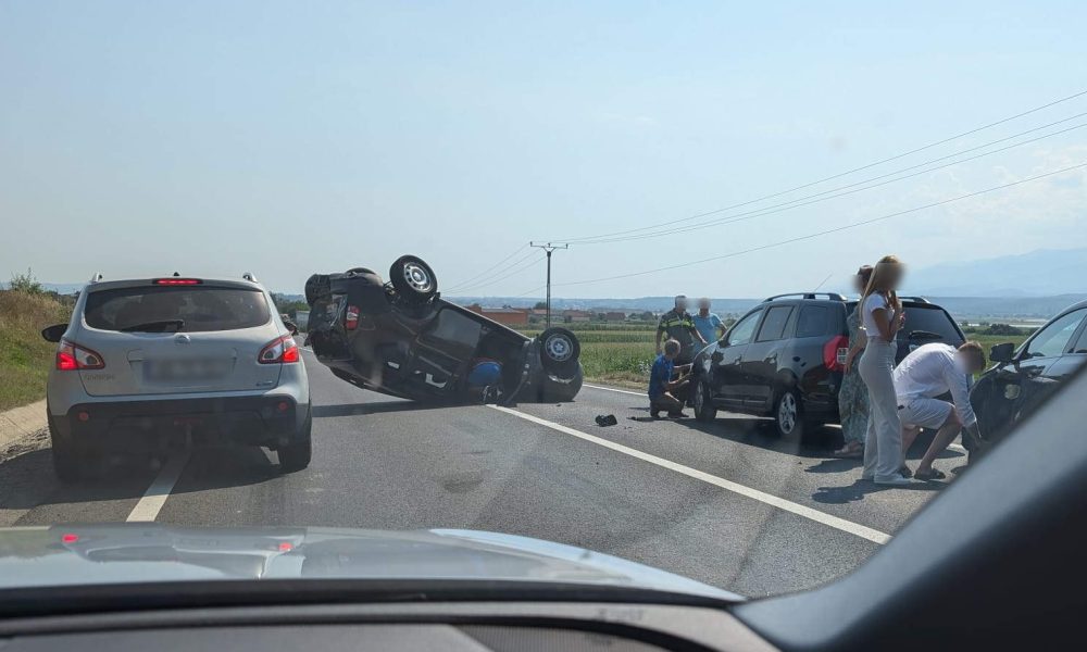 FOTO: Duster înmatriculat în Alba răsturnat