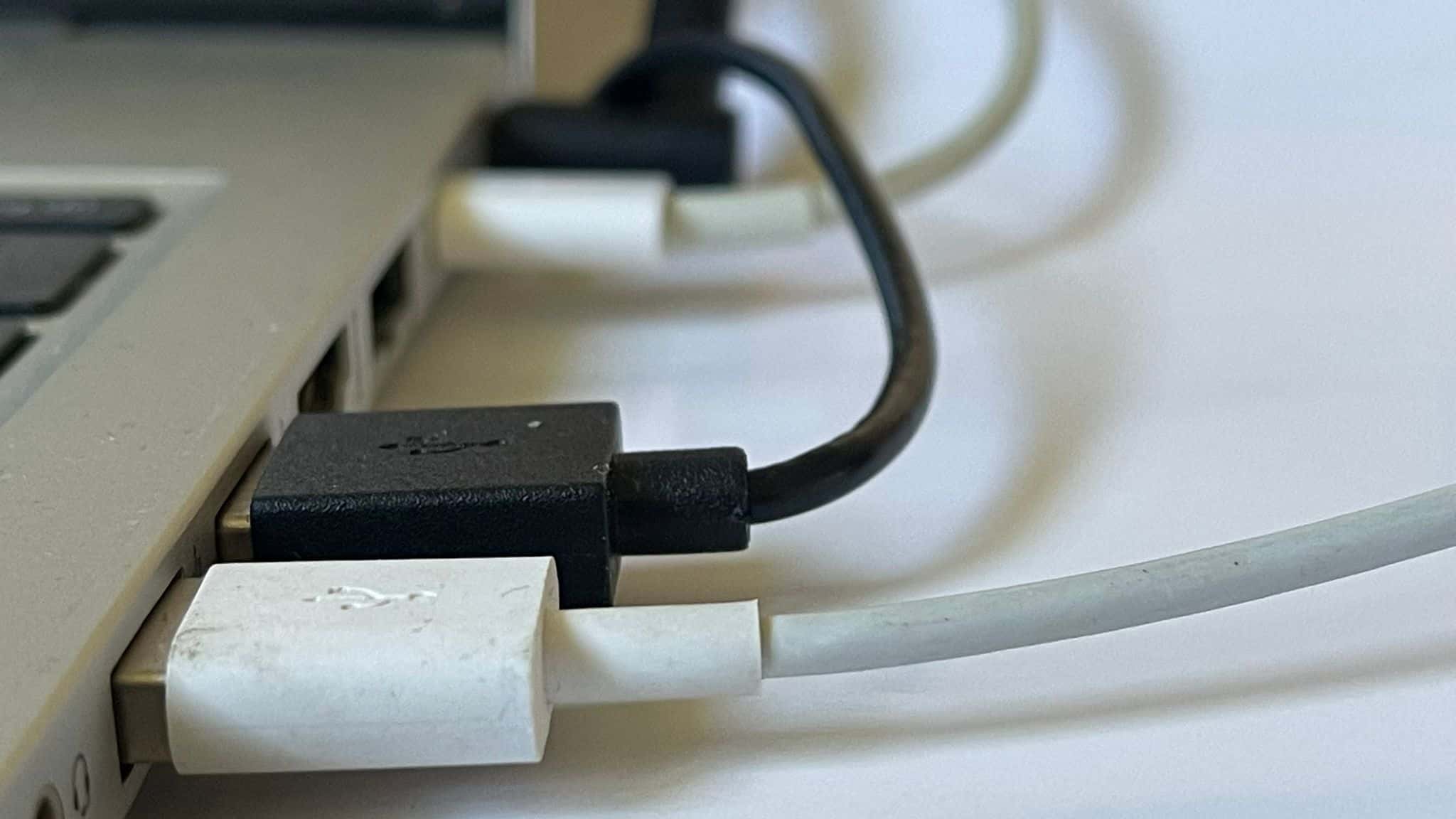 Noi reguli pentru încărcătoarele USB