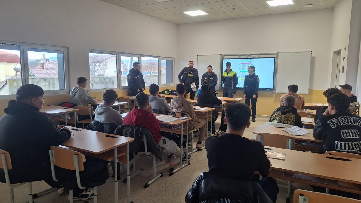 actiune, politie, elevi