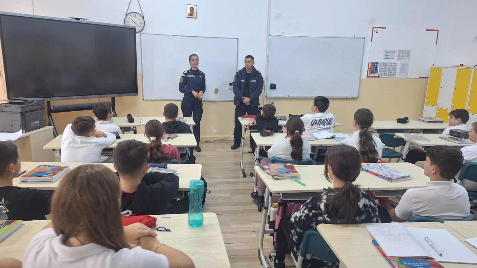 actiune, politie, elevi