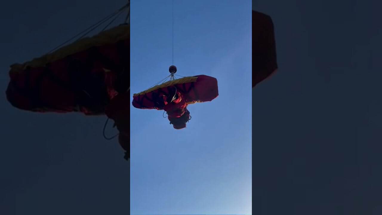 VIDEO SPECTACULOS cu salvarea unui parapantist căzut pe Piatra Secuiului, la Rimetea. Cum au acționat salvamonștii și paramedicii