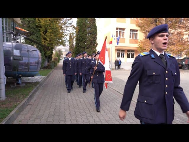 VIDEO: Instrucție de front la Colegiul Militar din Alba Iulia. Demonstrație de tehnică, disciplină și coordonare a elevilor