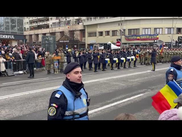 VIDEO: Imnul României, HUIDUIT de ”patrioți” la Alba Iulia, la pachet cu Bolojan. Momente fără precedent în orașul Marii Uniri