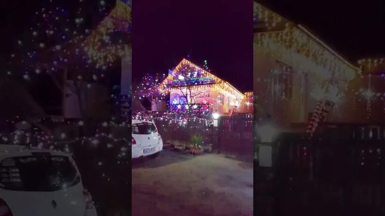 VIDEO: Cum s-a pregătit o familie din Alba pentru Crăciun: Și-a ornat casa cu peste 10.000 de leduri, în diferite culori