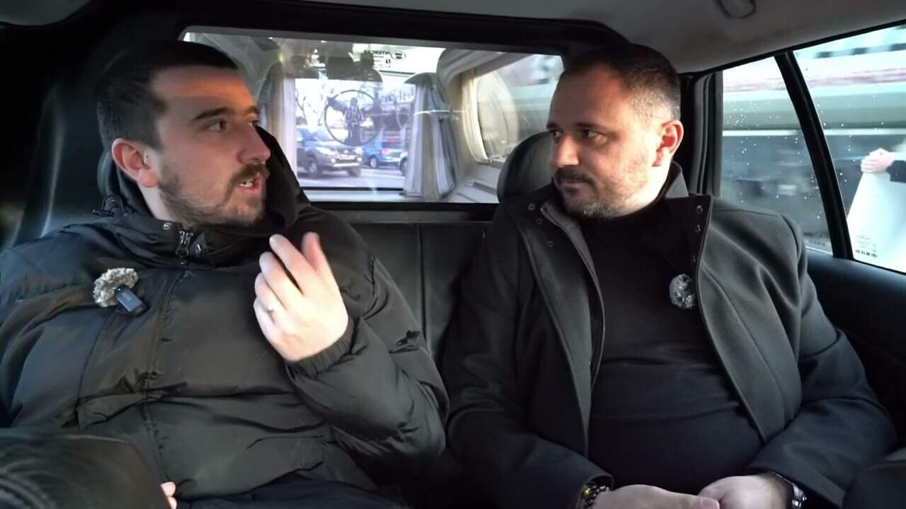 VIDEO Campanie ”anti telefon la volan” făcută de o firmă de pompe funebre din Alba Iulia: Ultimul tău drum poate fi cu noi