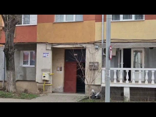 VIDEO: Posibile scăpări de gaze la un contor exterior al unui bloc din Alba Iulia. Intervenție a pompierilor și Delgaz Grid