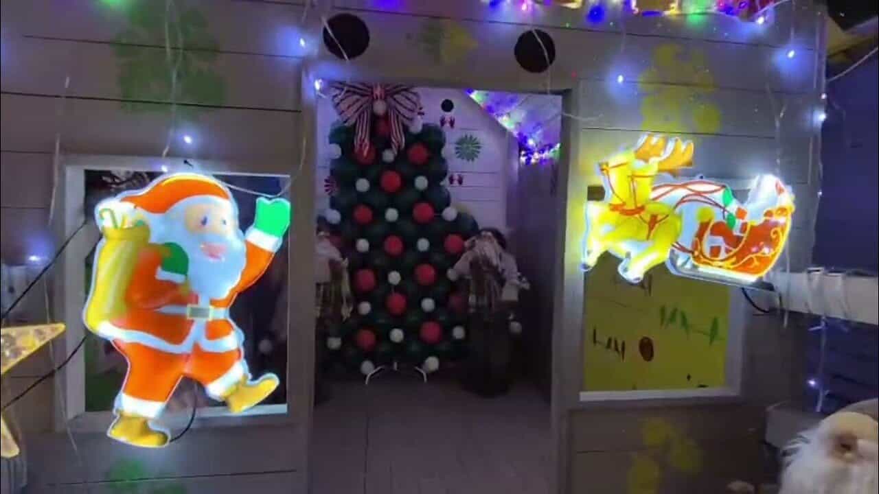 VIDEO: Casă decorată de Crăciun cu aproape 40.000 de becuri, în localitatea Sântimbru din Alba