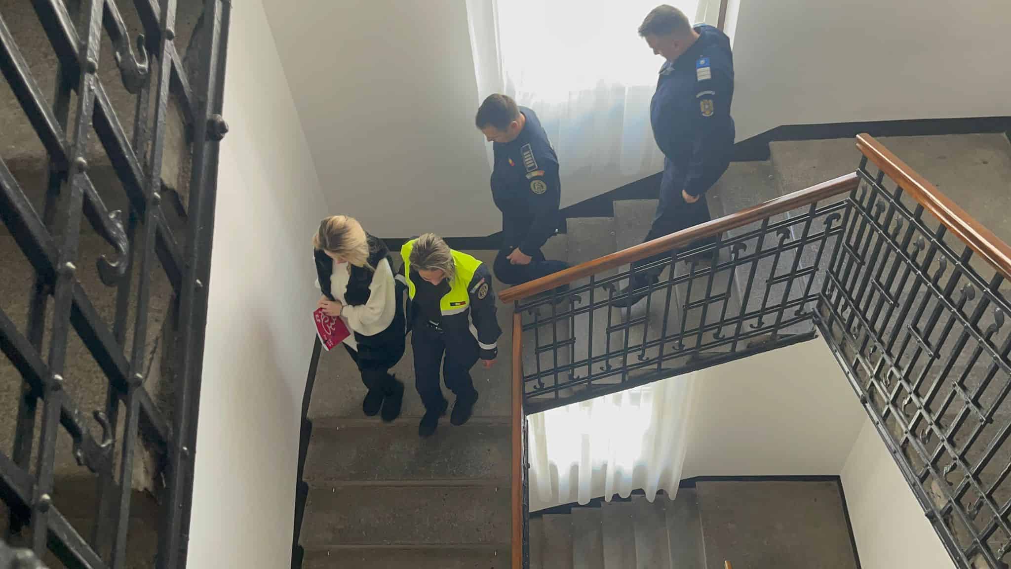Femeia care și-a ucis mama pentru avere, iar apoi s-a sinucis în arestul IPJ Alba, a fost șantajată de un bărbat