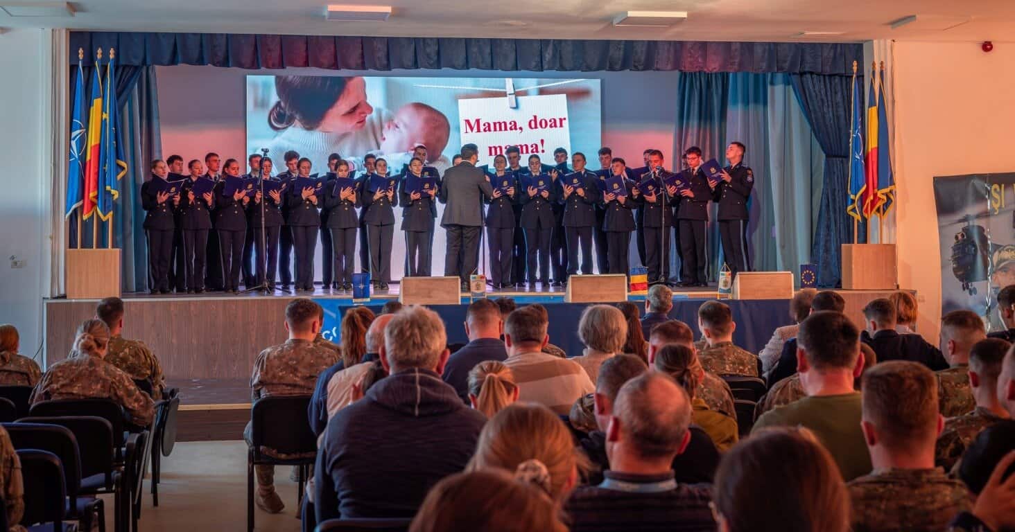 Elevi în spectacol de Ziua Internațională a Femeii la Colegiul Militar Alba Iulia.