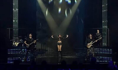 Câștigătoarea Eurovision 2026, artista română, performează pe scenă după câștigarea "Vocea României".