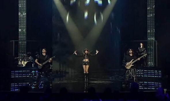 Câștigătoarea Eurovision 2026, artista română, performează pe scenă după câștigarea "Vocea României".