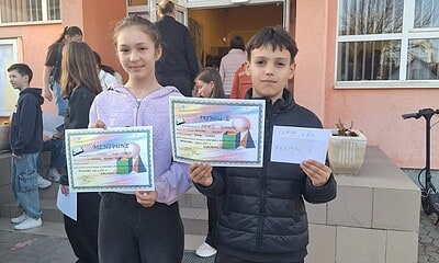 Elevi de la Seminarul Teologic Alba Iulia cu diplome pentru performanță la Olimpiada de Matematică.