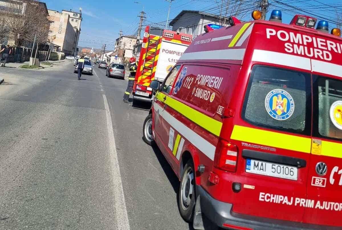 Impact între trei mașini în Sebeș, strada Dorin Pavel, cu intervenție de urgență a echipajelor de sa.