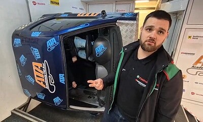 Echipament de salvare pentru ieșirea din autoturisme răsturnate, parte din demonstrația Caravanei Ti.