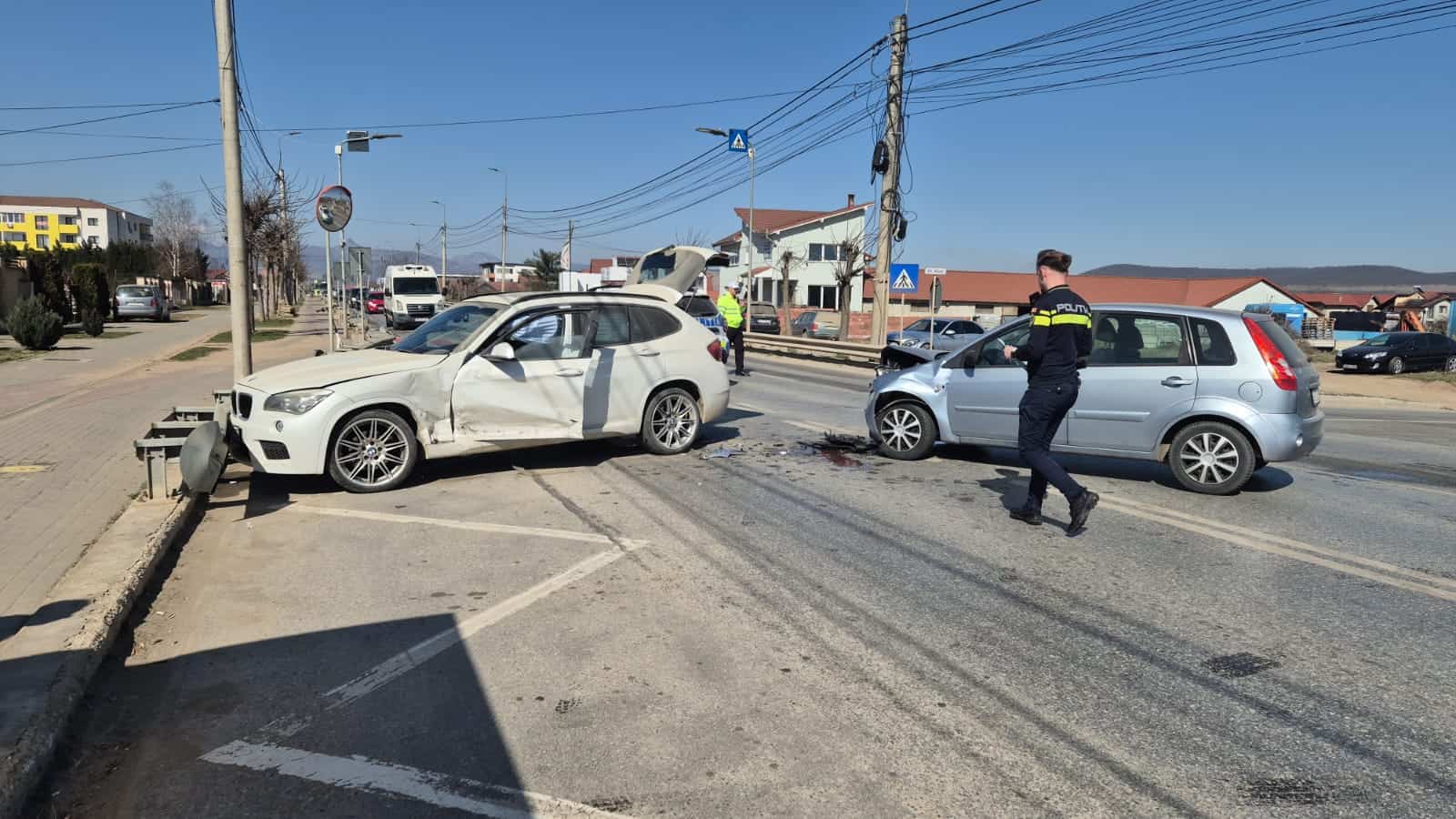 Accident rutier pe Calea Moților din Alba Iulia cu două mașini avariate și un copil rănit.