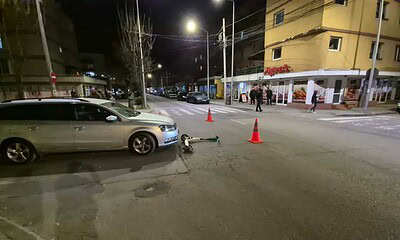 Trotinetă lovită de mașină în Alba Iulia, accident rutier nocturn.
