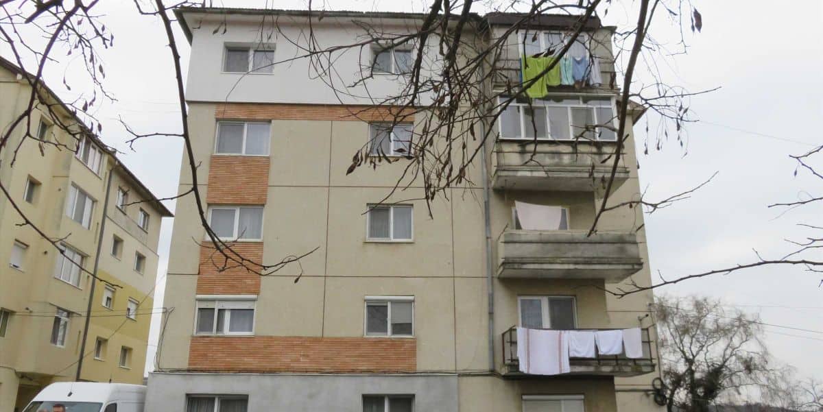 Bloc de apartamente în Blaj beneficiind de eficientizare energetică cu fonduri europene.