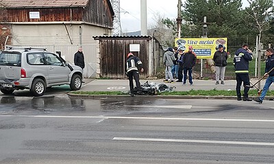 Accident rutier în Cugir: motocicletă incendiată după impact cu autoutilitară. Intervenție rapidă a.