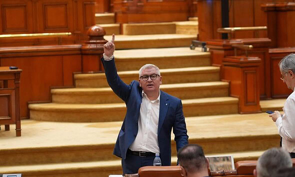 Florin Roman, deputat PNL Alba, critică PSD pentru blocarea plăților pensiilor și salariilor.