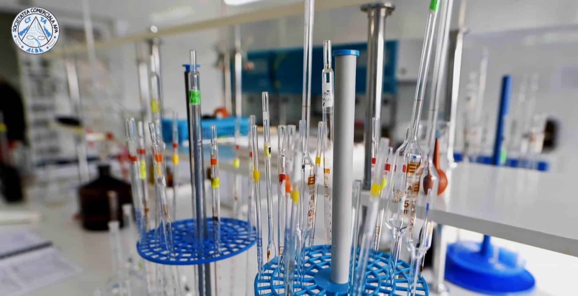 Testare apă pentru calitate și siguranță la robinete.