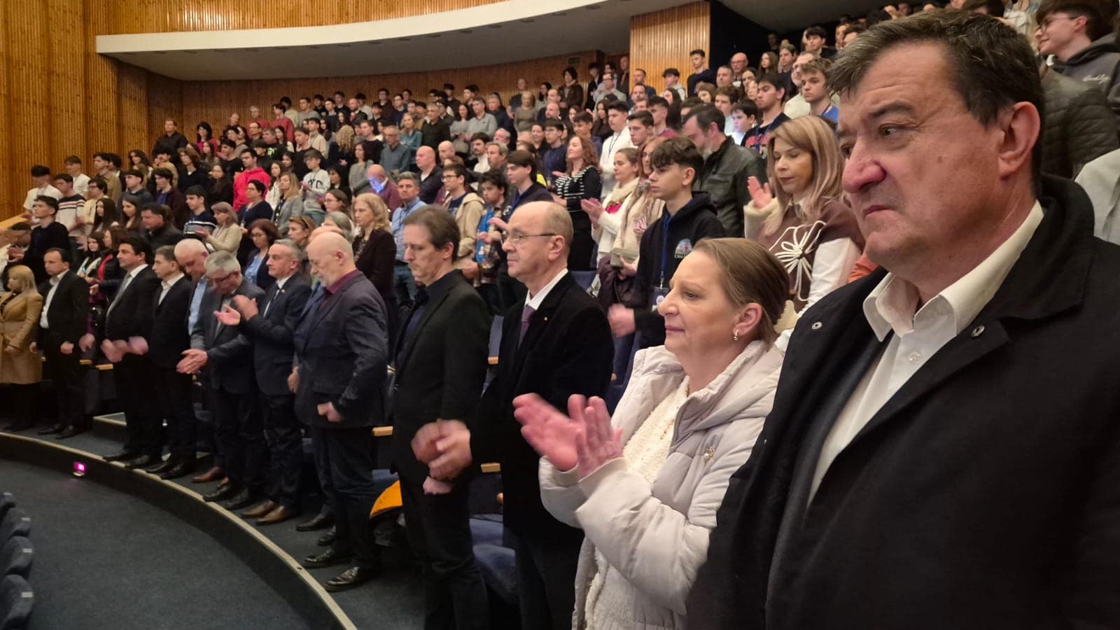 Participanți la deschiderea oficială a Olimpiadei de Matematică 2026 în Alba Iulia, cu peste 300 de.