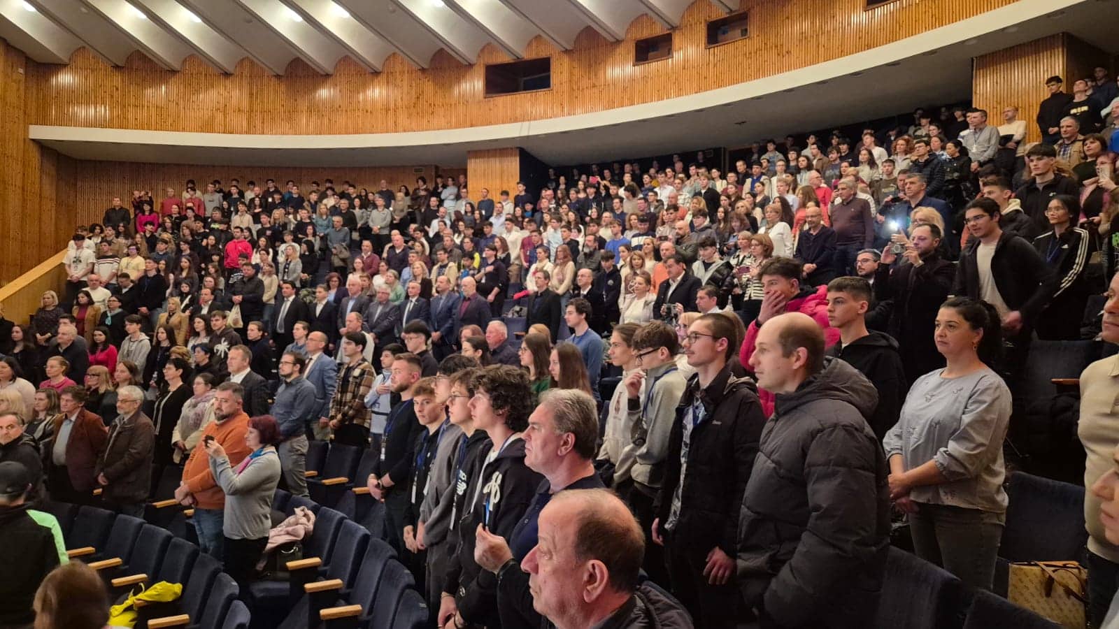 Participanți la deschiderea oficială a Olimpiadei de Matematică 2026 în Alba Iulia, cu peste 300 de.