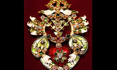 Pandantiv de nuntă din 1626, reconstituit și expus la Alba Iulia, legat de nunta lui Gabriel Bethlen.