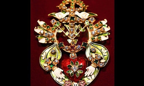 Pandantiv de nuntă din 1626, reconstituit și expus la Alba Iulia, legat de nunta lui Gabriel Bethlen.